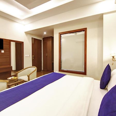 Marks Hotel & Banquet โนอิดา ภายนอก รูปภาพ