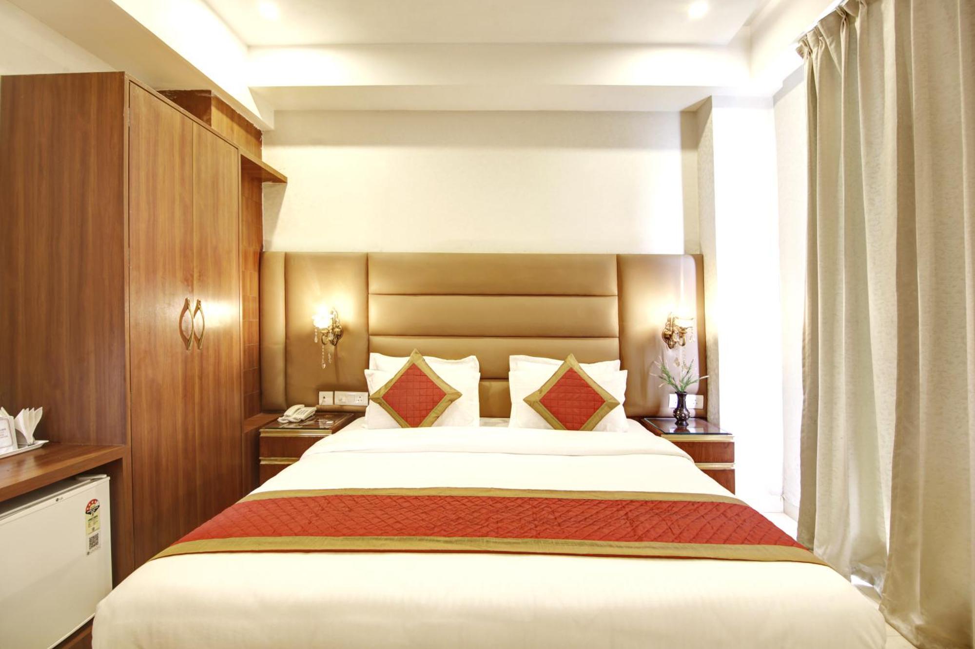 Marks Hotel & Banquet โนอิดา ภายนอก รูปภาพ