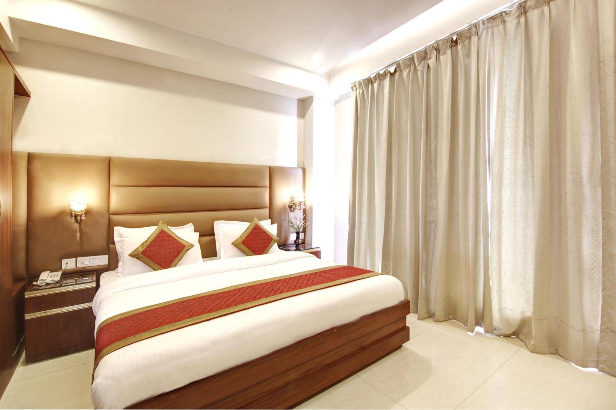 Marks Hotel & Banquet โนอิดา ภายนอก รูปภาพ