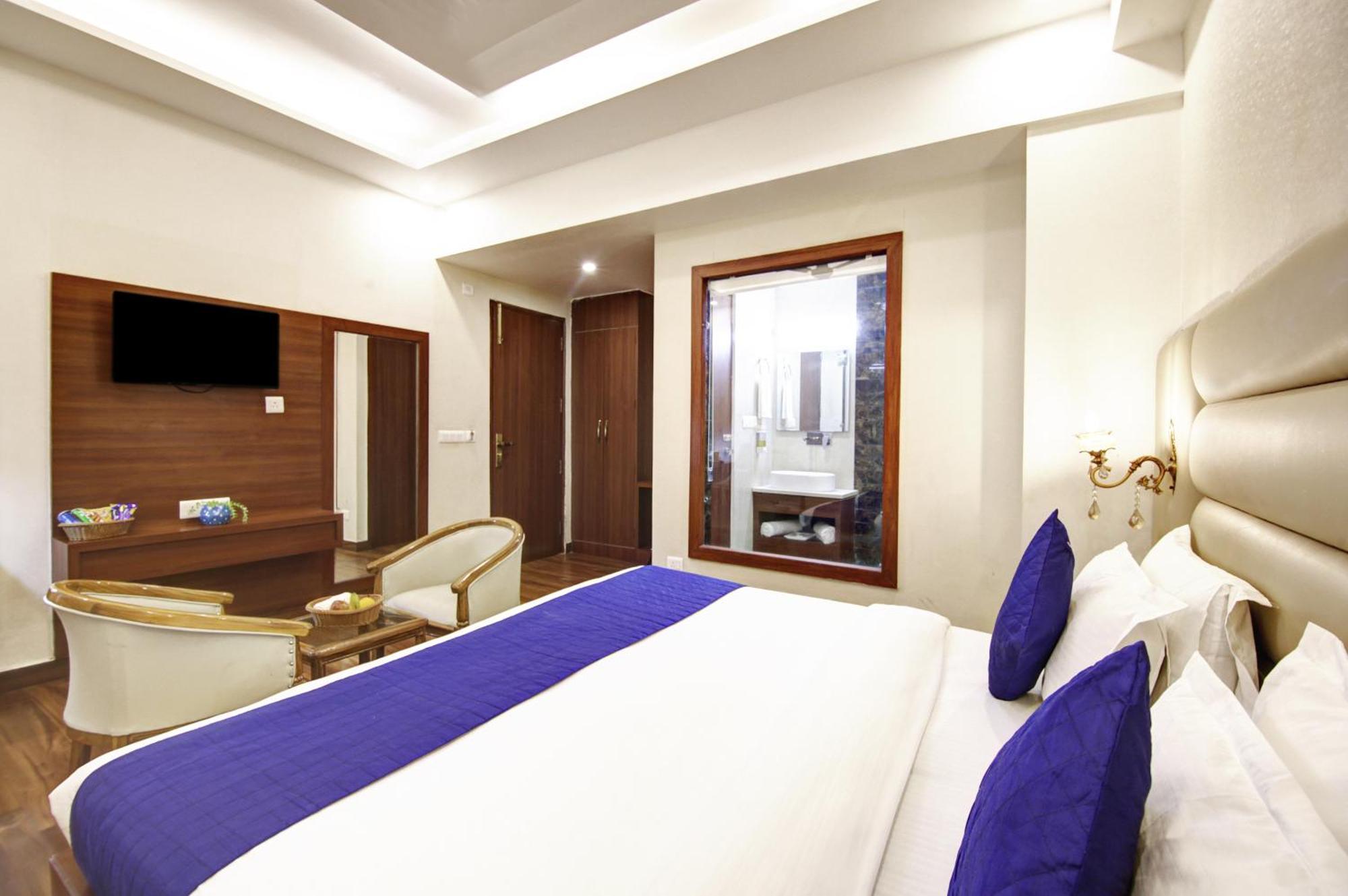 Marks Hotel & Banquet โนอิดา ภายนอก รูปภาพ