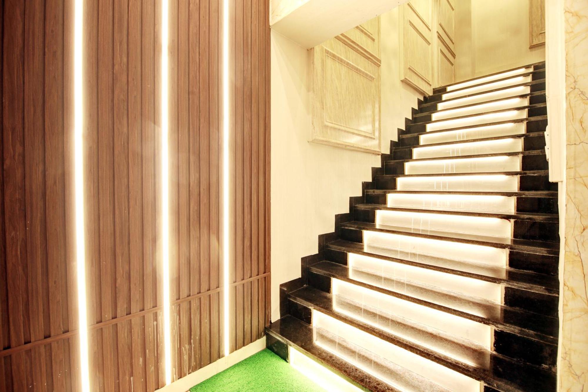 Marks Hotel & Banquet โนอิดา ภายนอก รูปภาพ