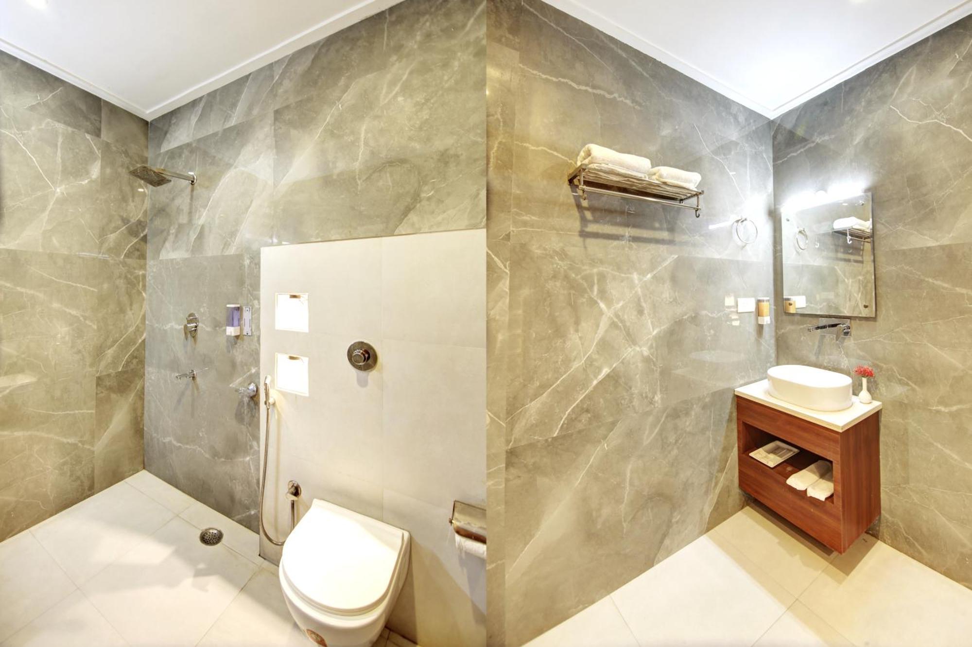 Marks Hotel & Banquet โนอิดา ภายนอก รูปภาพ