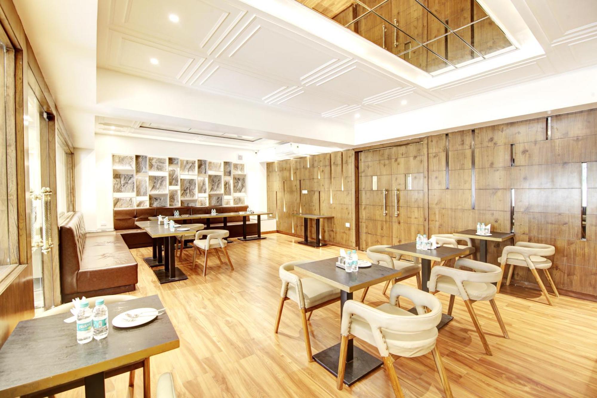 Marks Hotel & Banquet โนอิดา ภายนอก รูปภาพ
