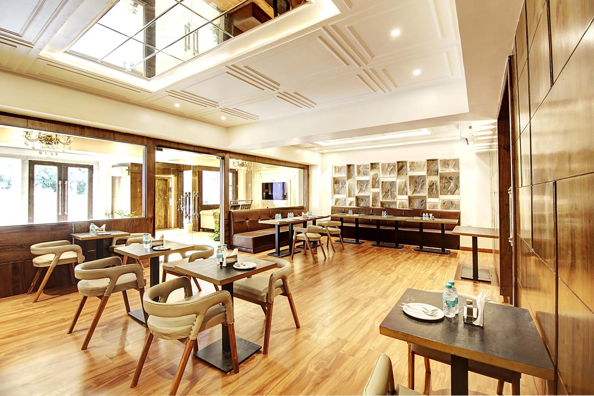 Marks Hotel & Banquet โนอิดา ภายนอก รูปภาพ