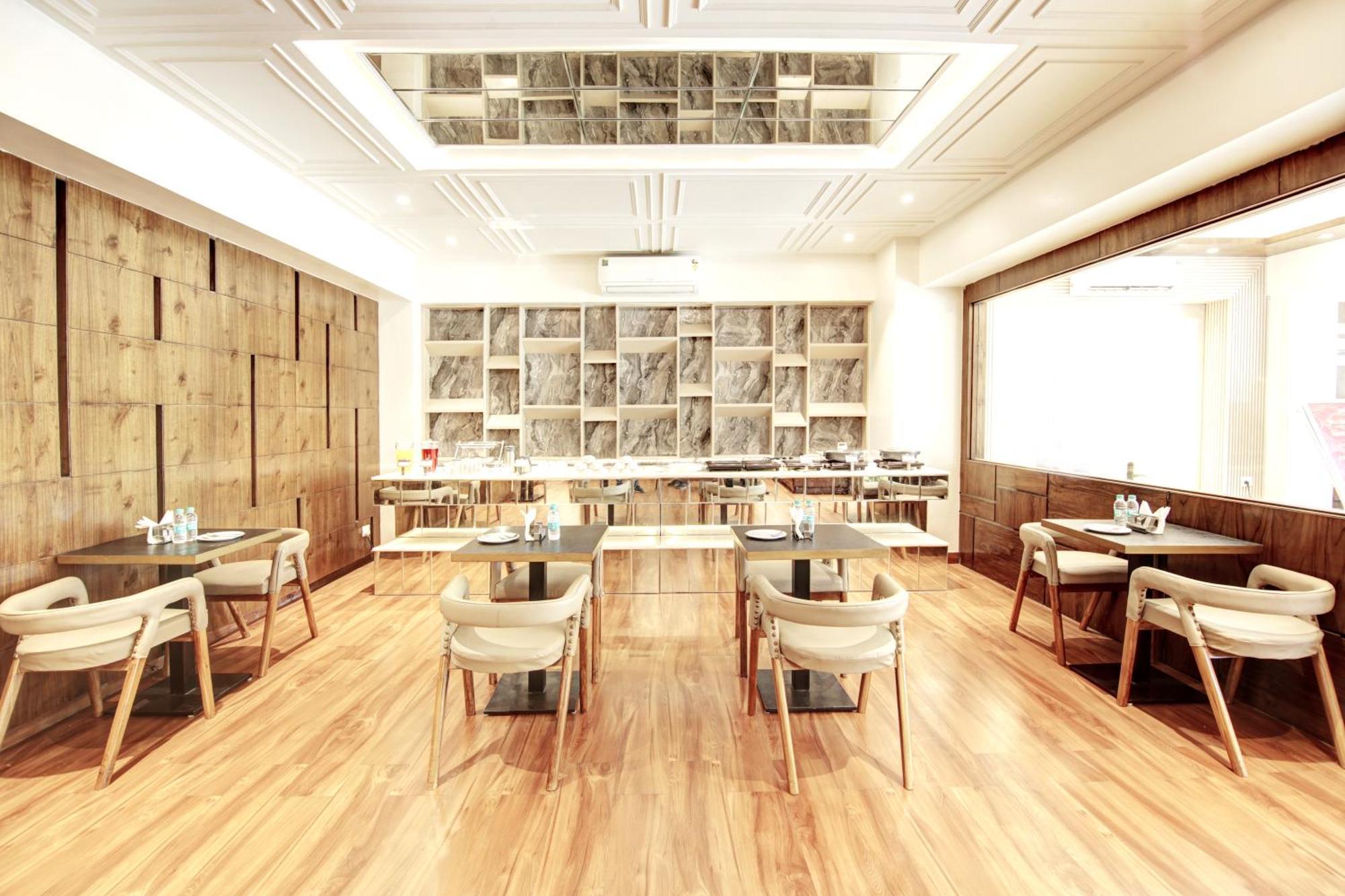 Marks Hotel & Banquet โนอิดา ภายนอก รูปภาพ