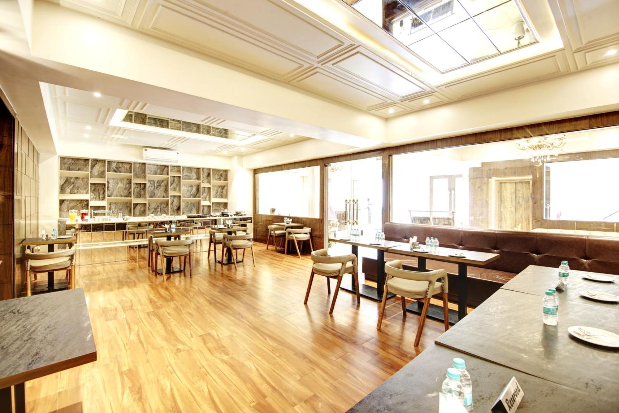 Marks Hotel & Banquet โนอิดา ภายนอก รูปภาพ
