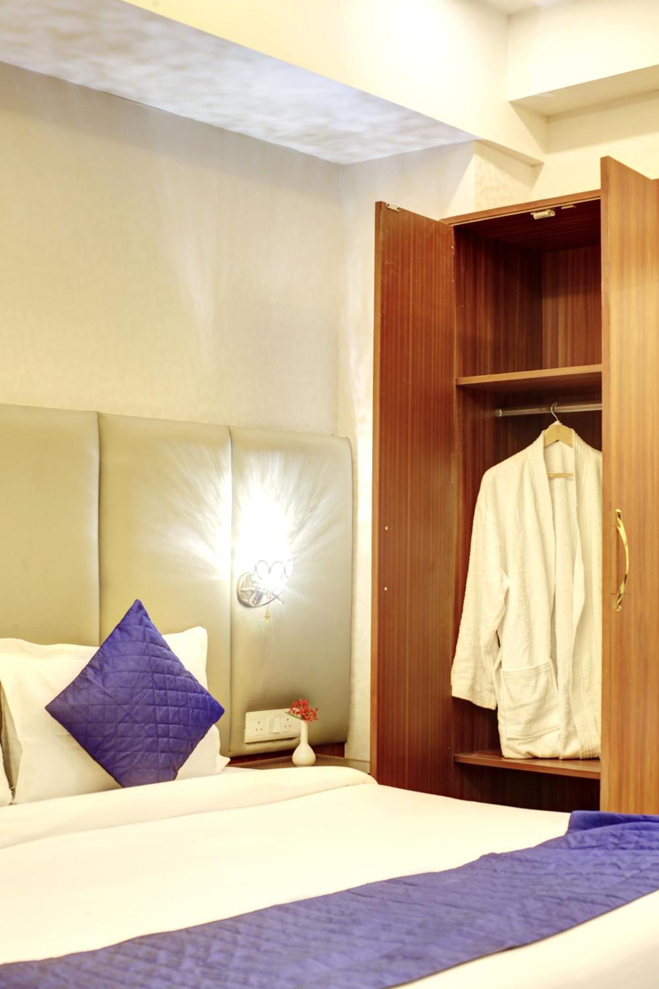 Marks Hotel & Banquet โนอิดา ภายนอก รูปภาพ